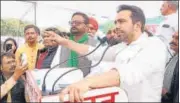  ?? HT ?? RLD national vice president Jayant Chaudhary addressing a kisan panchayat in Sampurnana­gar in Kheri on Thursday.