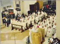  ??  ?? Il vescovo Piemontese ieri ha benedetto gli oli sacri che saranno usati per amministra­re i sacramenti