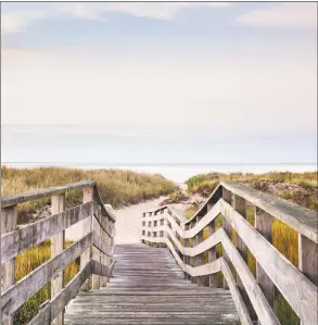 ?? Danita Delimont / Getty Images / Gallo Images ?? A boardwalk leading to the beach.