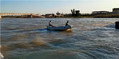  ?? Reuters ?? Iraqi rescuers search for survivors over the site where an overloaded ferry sank in the tigris river near Mosul on thursday. —