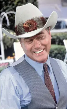  ?? Foto: imago, United Archives ?? Eine derart böse Hauptfigur hatte es in einer Fernsehser­ie noch nicht gegeben – dann kam „Dallas“und Larry Hagman als J.R. Ewing.