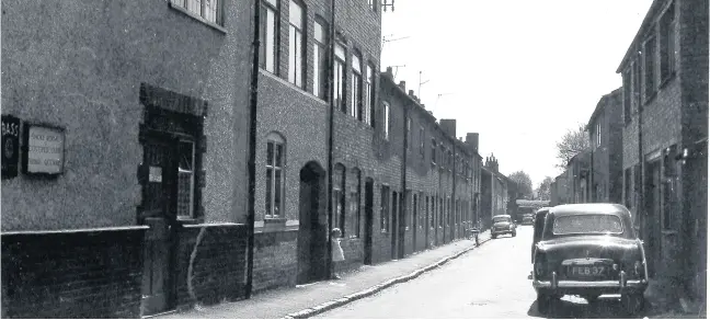  ??  ?? Moira Street from Barrow Street with the pub the Coopers Arms on the left.