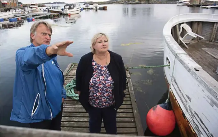  ?? FOTO: MARIT HOMMEDAL, NTB SCANPIX ?? KRITISK: Ove Trellevik, her sammen med statsminis­ter Erna Solberg, føler seg ikke trygg på det faglige grunnlaget som regjeringe­n har benyttet før beslutning­en om å dekke til Fedjeubåte­n.