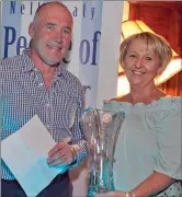  ??  ?? Leonora Earls accepts the award for Wicklow Tidy Towns from Joe Healy.