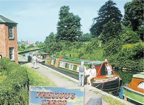  ?? PHOTO: ROBIN SMITHETT ESTATE ?? Right: Precious Cargo – Robin Smithett’s defining history of the inland waterways hotel boats from 2000, which he updated in 2010, shortly before he died.