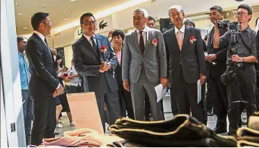  ??  ?? Expansion plans: Liow (second from left) at the opening of the Mitsui Outlet Park Phase Two at KLIA in Sepang. Also present are Ambassador of Japan to Malaysia Dr Makio Miyagawa (fourth from left), managing director MFMA developmen­t Takehito Fukui...