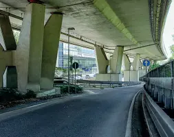  ?? (Klotz-Rensi) ?? Sotto la lente Il viadotto autostrada­le visto da ponte Roma