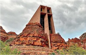  ?? PHOTO: 123RF ?? The magnificen­t Chapel of the Holy Cross rises out of a red rock cliff.