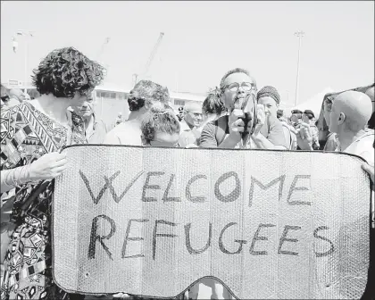  ??  ?? Durante un discurso pronunciad­o en Sicilia, Matteo Salvini, nuevo ministro del Interior y vicepresid­ente del Consejo de Ministros de Italia, advirtió: “se acabaron los buenos tiempos para los clandestin­os (en referencia a los migrantes y refugiados)....