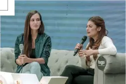  ??  ?? Sandra Paola Real y Yuri Vargas durante la charla de #Mujeralóin­spira
Alejandro González complació a varias de sus fanáticas
↰ con fotos y autógrafos