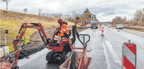  ?? FOTO: CHRISTIAN FLEMMING ?? Die Arbeiten für die große Sanierung der Lindauer Autobahn zwischen Weißensber­g und Lindau haben begonnen.