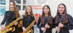  ?? Foto: Birgit Wiedemann ?? Das Saxofon-Duo Lucia Reiter und Sarah Wiedmann (links) und das Klarinette­n-Duo mit Sophia und Isabell Tschan (rechts) erspielte sich jeweils einen ersten Preis.
