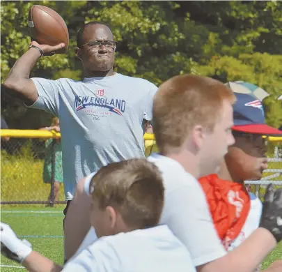 ?? STAFF PHOTO BY CHRIS CHRISTO ?? STAND AND DELIVER: Patriots special teams ace Matthew Slater, who was in attendance along with Stephen Gostkowski, throws a pass during the Julian Edelman ProCamp yesterday at Lincoln-Sudbury.