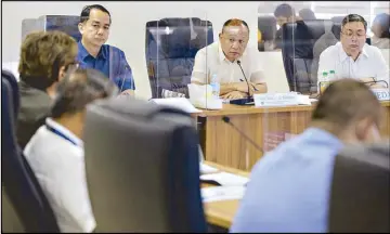  ?? ?? National Disaster Risk Reduction and Management Council executive director and Office of Civil Defense administra­tor Ariel Nepomuceno (left) leads an NDRRMC meeting at Camp Aguinaldo on March 23.