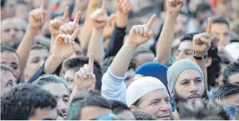  ?? FOTO: DEDERT/DPA ?? Gegen die Radikalisi­erung von Muslimen wendet sich der freie Schriftste­ller Rachid Boutayeb.