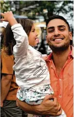  ??  ?? „Köln 50667“-Star Timur Ülker steht bei „Adam sucht Eva“erstmals öffentlich zu seiner Tochter – und zeigt uns dieses Foto.
