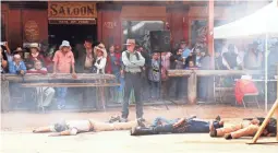  ?? EMILY LAI/ARIZONA SONORA NEWS SERVICE ?? Costumed stuntmen re-enact a Wild West shootout for visitors to Tombstone.