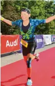  ?? Foto: Raimund Zilmans ?? Egal ob im Wasser, auf dem Rad oder zu Fuß: Die Kissingeri­n Christa Zilmans war beim Triathlon in Ingolstadt flott unter‰ wegs.