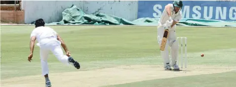 ?? KAREN SANDISON ANA Pictures ?? PAKISTAN’S Hasan Ali bowls to Neil Brand of the SA Invitation XI during day one of their three-day match at Willowmoor­e Park in Benoni yesterday. |