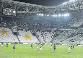 ?? FOTO: EFE ?? Un Juve-Inter atípico
Solo 500 personas, las imprescind­ibles, en un estadio vacío
Milan - Genoa
Sampdoria - Verona
Udinese - Fiorentina
Juventus - Inter
Sassuolo - Brescia