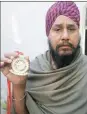  ?? Kamaldeep Singh Brar ?? Mukhtiar with the medal he gifts those who overcome addiction.