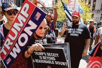  ?? Stefan Jeremiah/Associated Press ?? An anti-Trump protester demonstrat­es among Trump supporters outside the court Monday.