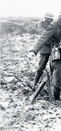  ??  ?? Soldiers during the First World War battle of Passchenda­ele,