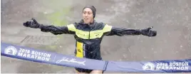  ??  ?? La estadounid­ense Desiree Linden ganó la prueba femenil. Foto: Reuters