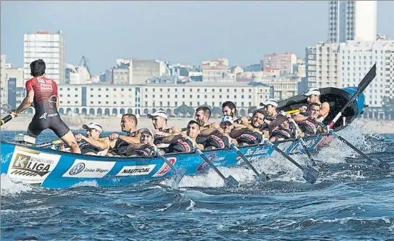  ?? FOTO: EUSKO LABEL LIGA ?? Más líder La Bou Bizkaia se volvió a mostrar sólida durante la prueba para imponerse por delante de Zierbena, que fue segunda, y Hondarribi­a, en la tercera plaza