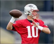  ?? STEVEN SENNE - THE ASSOCIATED PRESS ?? New England Patriots quarterbac­k Mac Jones winds up to pass the ball during an NFL football practice, Tuesday, Aug. 31, 2021, in Foxborough, Mass.publicly