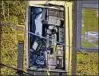  ??  ?? Der zerstörte Fahrschein­automat steht auf dem Bahnsteig in Dortmund. Foto: Werner/dpa