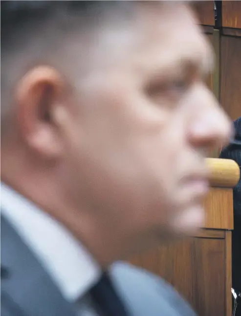  ?? ?? Generálny prokurátor Maroš Žilinka a premiér Robert Fico počas Hodiny otázok v parlamente.
