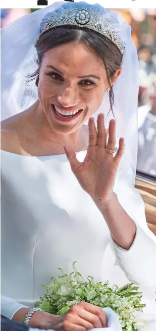  ??  ?? Royal style: Meghan, with bouquet, wearing the tiara, earrings and bracelet