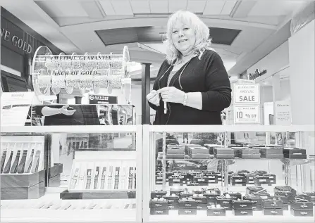  ?? PETER LEE WATERLOO REGION RECORD ?? Liz Desmarais is the manager of the Fast Time Watch & Jewellery Repair kiosk at the Fairview Park mall in Kitchener.