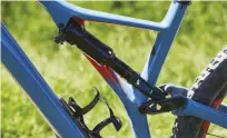  ??  ?? Right Specialize­d’s ‘Sidearm’ design, debuted on the Demo, o sets the shock and seat tube to the non-drive side to boost frame sti nessFar right The original Stumpy was the first mass-market all-rounder, and the new version continues firmly in that tradition