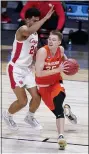  ?? MICHAEL CONROY - THE ASSOCIATED PRESS ?? Syracuse guard Buddy Boeheim (35) drives against Houston guard Quentin Grimes (24) in the first half of a Sweet 16 game at Hinkle Fieldhouse in Indianapol­is, Saturday.