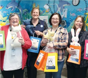  ??  ?? At the presentati­on of Buddy Bears are (from left): Buddy Bear volunteer Jenny, WGHG paediatric nurse Jackie, LCHS Adriana Pezzutto and WGHG Nurse Linda with the Buddy Bears