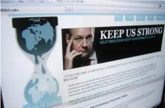  ??  ?? Julian Assange, entreprene­ur d'influence jouant sur la confusion entre la figure du « lanceur d'alerte » et l'opérateur médiatique. Les informatio­ns divulguées ne concernent jamais la Russie, mais vont systématiq­uement à l'encontre de ses cibles. (©...