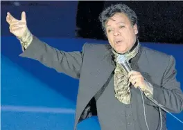  ??  ?? Juan Gabriel. Su pueblo aún cree en el milagro de la resurrecci­ón.