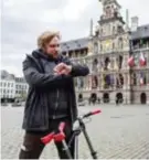  ??  ?? Een eenzame aankomst op de Grote Markt: ben ik nu echt zó veel later?