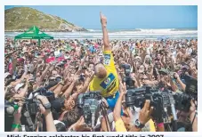  ??  ?? Mick Fanning celebrates his first world title in 2007.