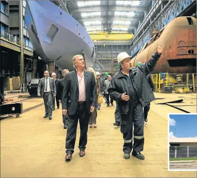  ?? FOTOS: TANDANOR ?? En septiembre del año pasado, el ministro de Defensa, Oscar Aguad, recorrió el astillero. VISITA.Es el mayor taller de reparacion­es navales de Latinoamér­ica y el tercero en importanci­a en el mundo. Fue fundado como Talleres Navales de Marina el 10 de noviembre de 1879, durante la presidenci­a de Nicolás Avellaneda. ASTILLERO.