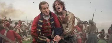  ??  ?? Für den Highlander Jamie (Sam Heughan) beginnt die Staffel mit einem Kampf ums Überleben. Wo die Reise danach hingeht? So viel sei verraten: Zuschauen lohnt sich