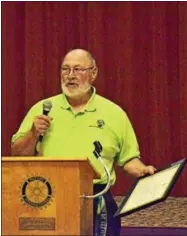  ??  ?? Randy Domes speaks after accepting his award.