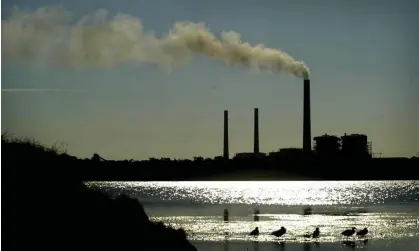  ?? Photograph: Fairfax Media/Getty Images ?? The Vales Point coal-fired power station in New South Wales’ Hunter region has been sold by its private owners to the billionair­e-owned firm Sev.en.