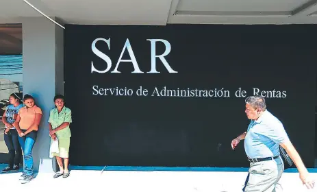  ??  ?? El SAR es una institució­n descentral­izada y es la responsabl­e de manejar las rentas internas en Honduras.