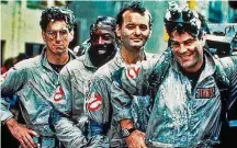  ??  ?? Os meninos. Ramis, Ernie Hudson, Murray e Aykroyd