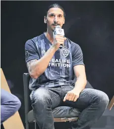  ?? /CORTESÍA LA GALAXY ?? Zlatan Ibrahimovi­c durante la presentaci­ón del uniforme de visitante del Galaxy el domingo.