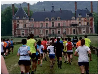  ??  ?? Dimanche, le nouveau propriétai­re a autorisé l’ouverture du parc pour les Foulées de Rosny, comme son prédécesse­ur le faisait chaque année.