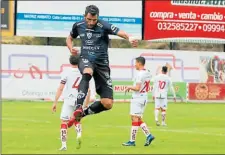  ?? Independie­nte del valle ?? Cristian Pellerano celebra el gol que le anotó el miércoles al Mushuc Runa, en el estadio de Echaleche.